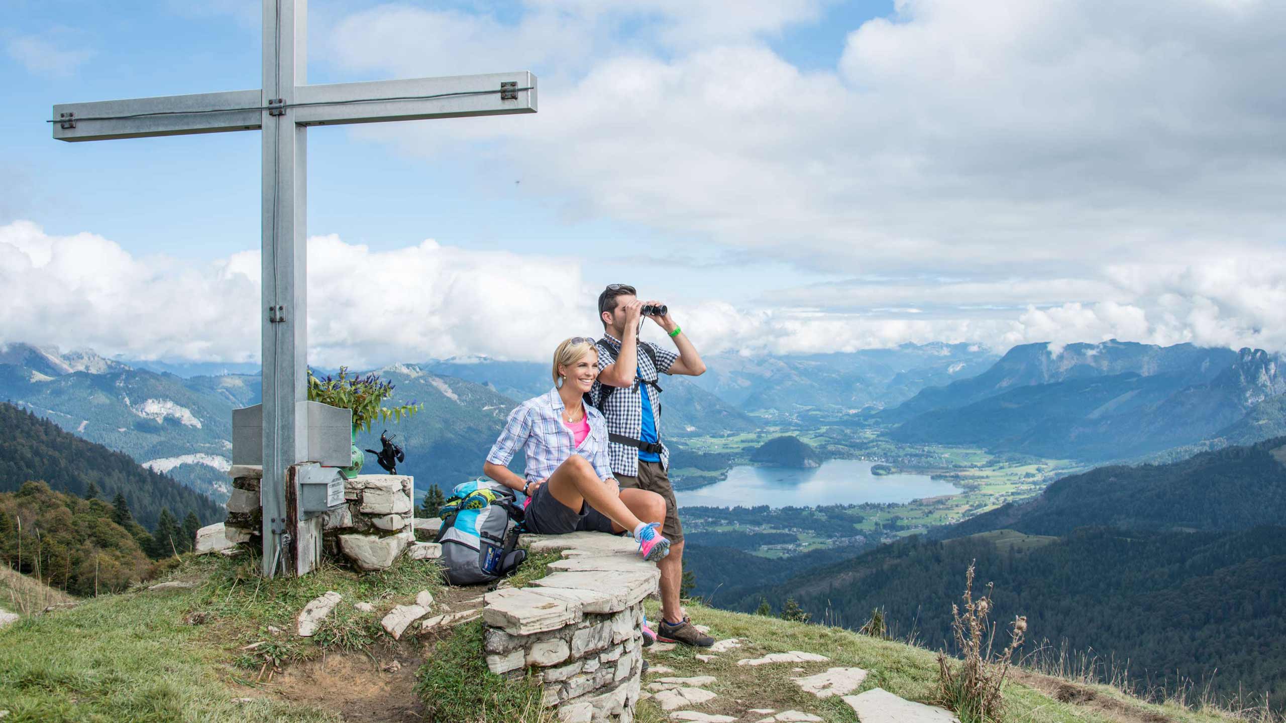 Perfekte Aussicht am Gipfelkreuz